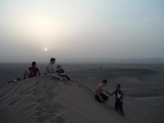 D'amuser sur les dunes au couder du soleil !
